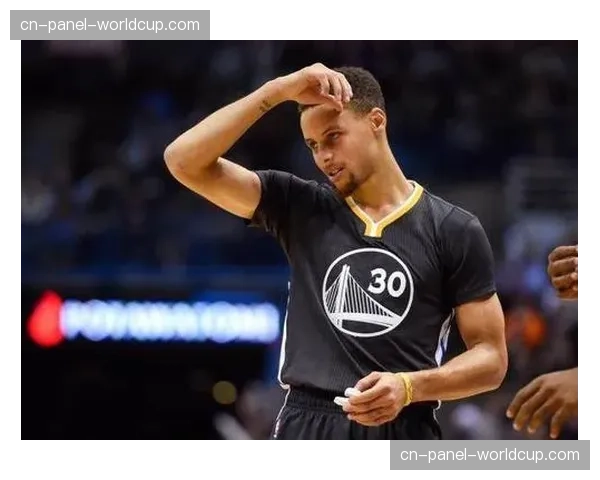 比赛结果：斯蒂芬·富尔顿一致判定战胜对手，赢得复出战